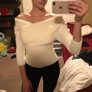 White quarter sleeve sweater